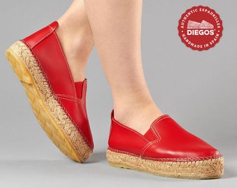 Alpargata plataforma plana cuero rojo  cosida a mano en la Rioja, España, Alpargata para mujer. Colección DIEGOS®, espardenya