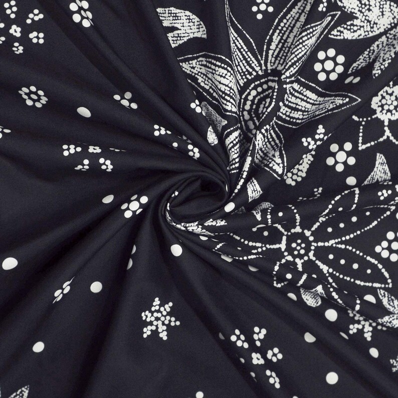 Black and White Floral Tapestry Flower Tapestry Wall Hanging Etsy