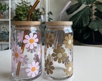 Daisy Glass Cup, Retro Daisy Glass, Coffee Glass with Lid and Straw, Reusable Cup, Gift for Her, Mothers Day Gift