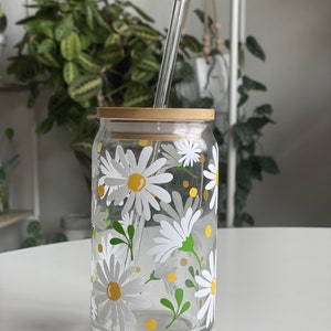 16oz White Daisy Cup, White and Green Floral Glass, Spring Summer Glass Cup, Birthday Gift for Her, Teacher Appreciation Gift, Coffee Glass Cup + Lid + Straw