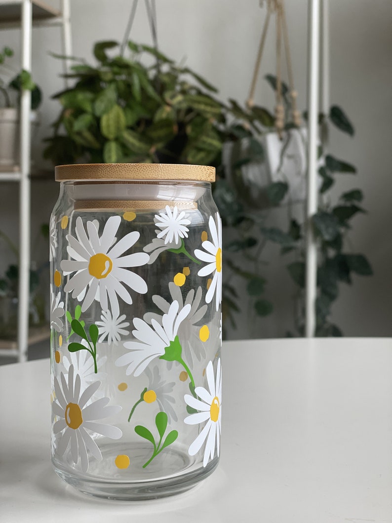 16oz White Daisy Cup, White and Green Floral Glass, Spring Summer Glass Cup, Birthday Gift for Her, Teacher Appreciation Gift, Coffee Glass Cup + Lid