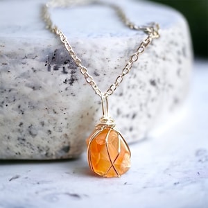 カーネリアンネックレス、生のカーネリアンネックレス、本物のカーネリアン、カーネリアンジュエリー、勇気と豊かさと愛のヒーリングクリスタルのネックレス