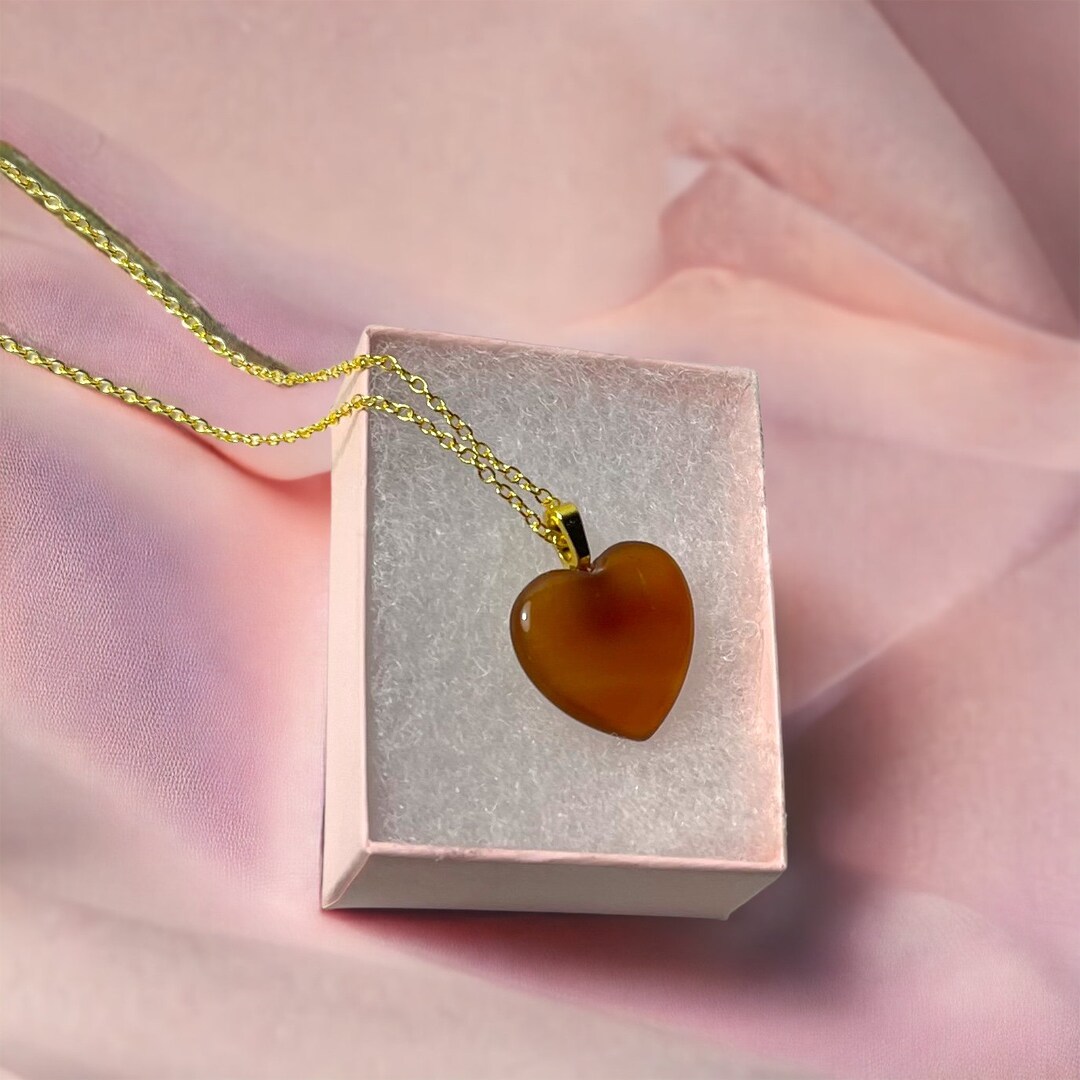 SWEET CLOVER CARNELIAN HEART NECKLACE