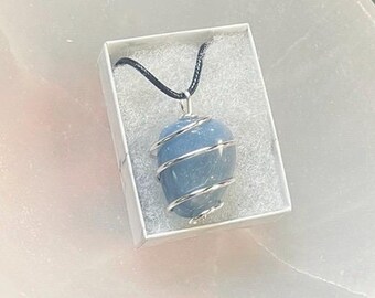 Angelietketting, draadgewikkeld angeliet, houd je engelen dichtbij, spirituele communicatie, rouw, spiritueel evenwicht, rust, vrede, bescherming