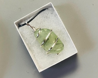 Prehnietketting, hartchakra, activeer spirituele gaven, intuïtie, liefde, begeleiding op het pad, draadgewikkelde Prehniet-healingkristalketting