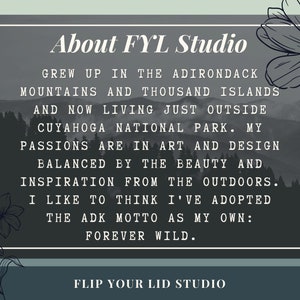 K&ouml;nnte beinhalten: Dunkelgr&uuml;ne Grafik mit dem Text "About FYL Studio" und einer Beschreibung der Inspiration des Studios durch Natur und Kunst. Der Text enth&auml;lt den Satz "Forever Wild" und "Flip Your Lid Studio".