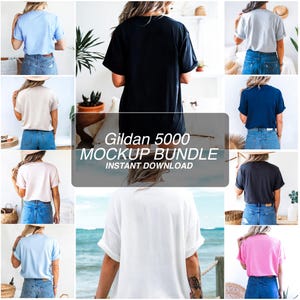 Könnte beinhalten: Ein Mockup-Paket mit Gildan 5000 T-Shirts in verschiedenen Farben, darunter Schwarz, Weiß, Hellblau, Pink, Dunkelblau und Grau. Die Shirts werden auf Models in verschiedenen Posen und Umgebungen gezeigt.