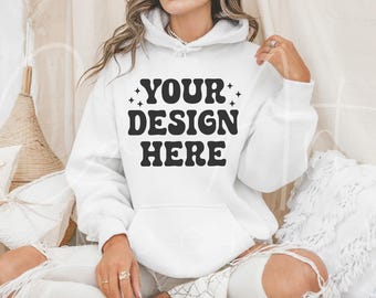 Maqueta de Gildan 18500 blanca, maqueta de sudadera blanca con capucha G185, plantilla en blanco de modelo bohemio de invierno para mujer, maquetas de moda, descarga de maquetas POD