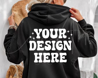 Gildan 18000 zwarte hoodie achterkant mockup, achterkant van sweatshirt mockup, Gildan 18500 achterkant, model mockup, oversized print-on-demand mockup-sjabloon