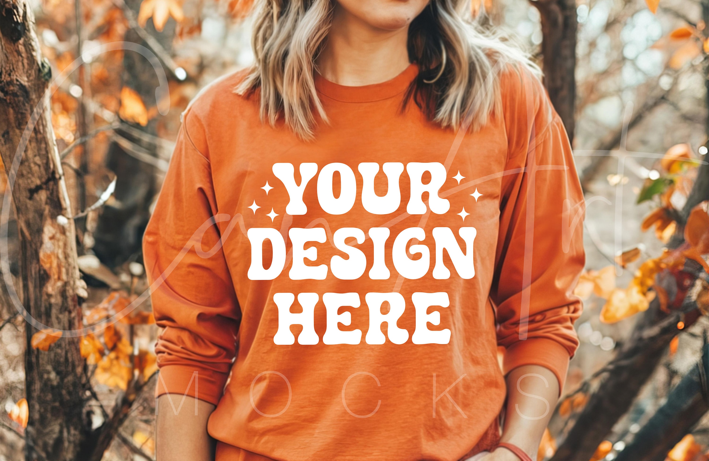 Gildan 18000 Orange Mockup, Herbst Sweatshirt Mockup, Rundhals Mockup, gemütlicher Pullover Mockup, Frauen Modell Mockup, hochwertige Mockups