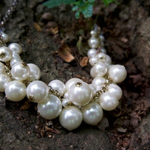 Vintage Imitation Pearls Cluster Statement Bib Necklace 画像 2