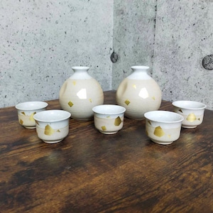Kutani ware vintage Gold Sake bottle Sake cup set