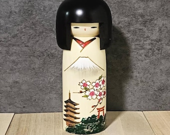日本の伝統的な富士山こけし人形