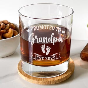 Befördert zu Opa 2025, Opa Whisky Geschenk, kundenspezifisches Whiskyglas, gravierte Whiskygläser, Opa Be, 11 Unze Whisky Rocks Glas