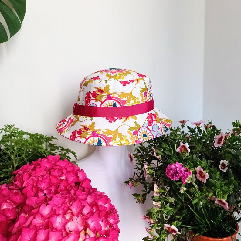 Sombreros rosas de mujer. Sombrero de pescador floral. Sombrero para el sol reversible. Sombrero de verano hecho a mano. Sombrero imagen 9