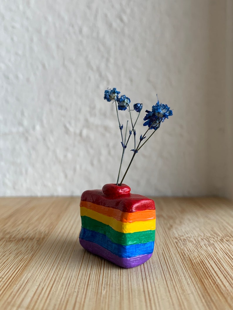 Tiny clay vase for small flowers Proud