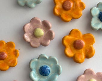 Winzige Keramik-Osterblumen – Osterdekoration – Keramik-Tischdekoration für Ostern