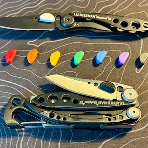 Perni per pollice della lama / barre per pollice / linguette per Leatherman Skeletool e KB