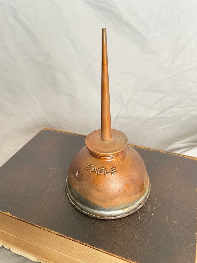 Puede incluir: Un juego de tres tazas de cer&aacute;mica con un acabado mate moteado. Las tazas son de color crema, gris claro y gris oscuro. Cada taza tiene un dise&ntilde;o simple y minimalista, ideal para caf&eacute; o t&eacute;.