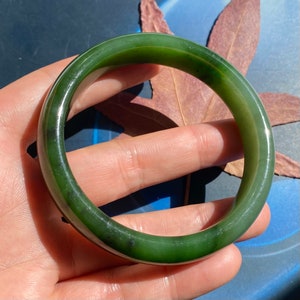Bransoletka z naturalnego zielonego jadeitu z kanadyjskiego nefrytu Rozmiar 62 mm szerokości 14,7 mm #BG291-10