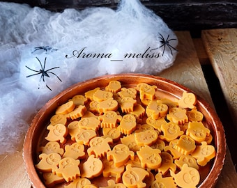 Handmade Halloween Soy Wax Melts: Ghost Faces, Eco-Friendly Home Decor (100gr)