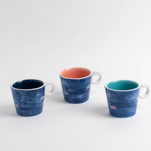 Handgjord keramisk cappuccinokopp, inflyttningspresent, djurköksinredning, fiskkopp, strandtekopp, kaffeälskare, atenska gatuhistorier