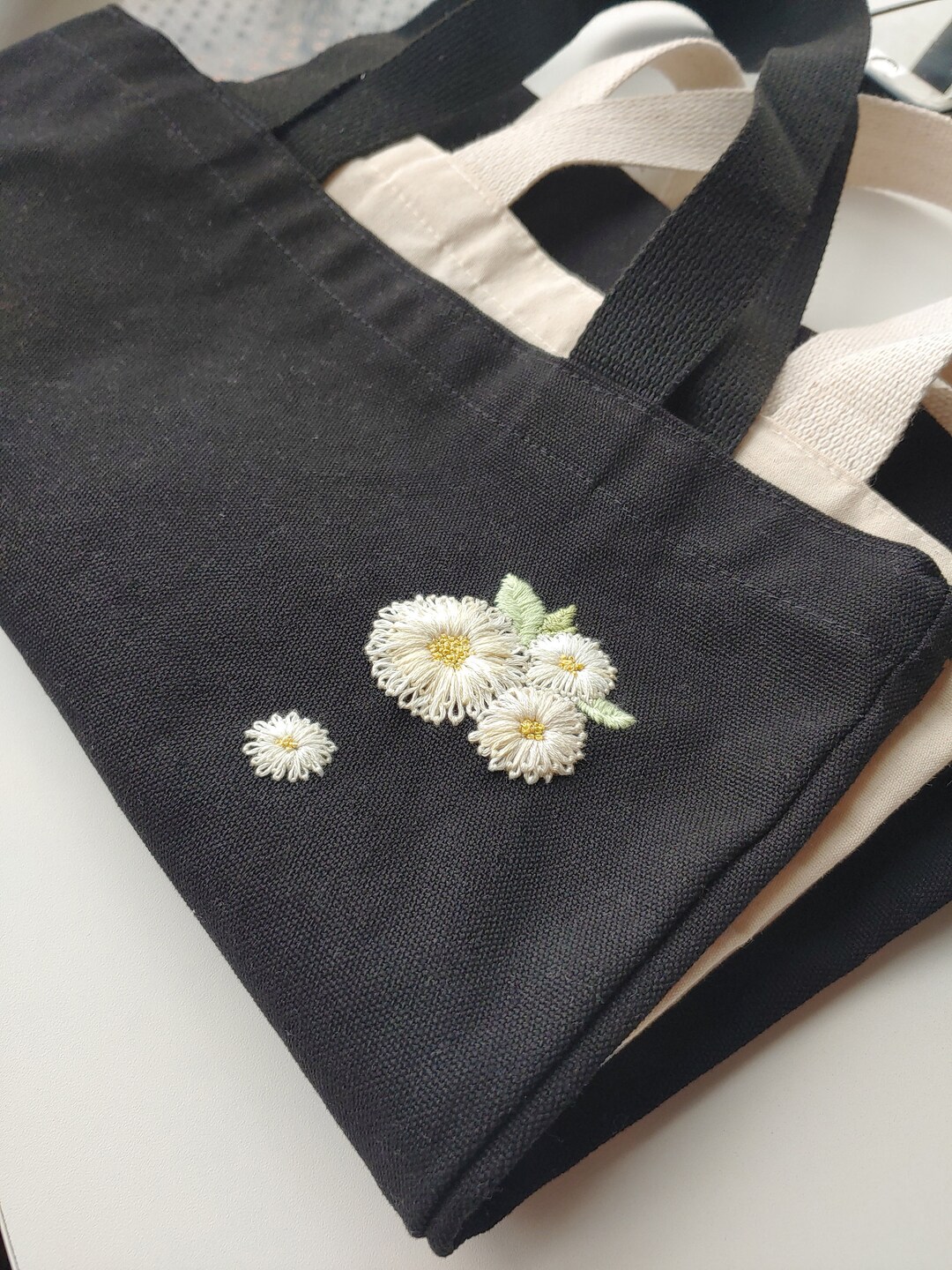 Hand Embroidery Daisy Flower Shoulder Bag Etsy