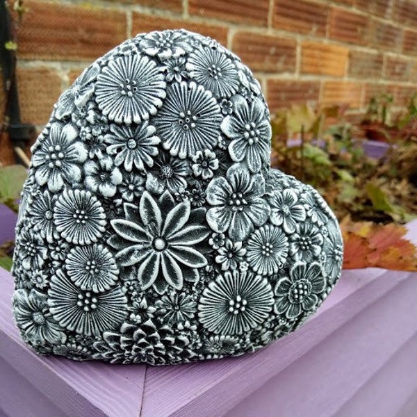 Lovely Mother's Day Gift- LOVE HEART- FLORAL -Highly Detailed Stone Garden Ornament