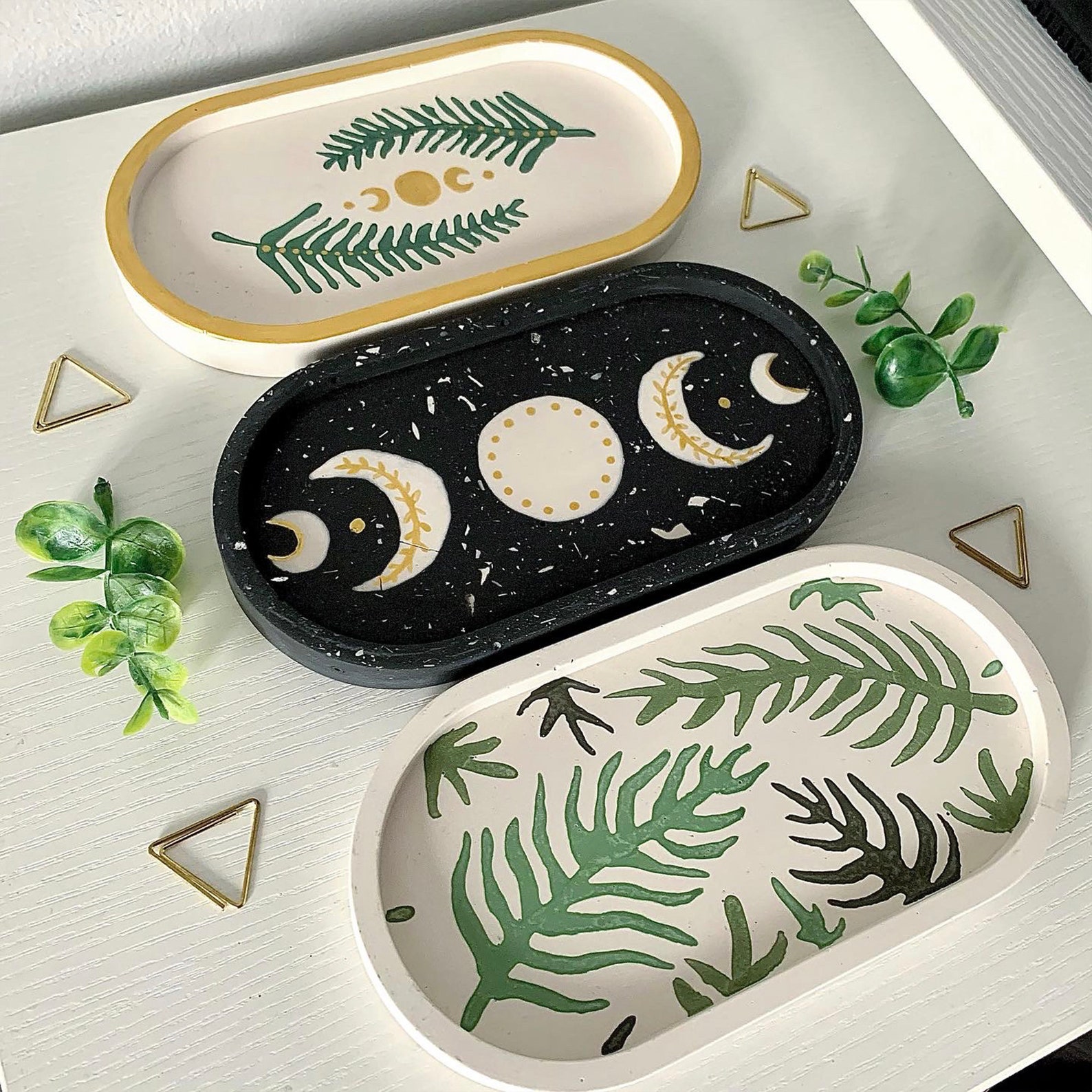 Oval Debossed Stoneware Tray with Botanical (Each One Will Vary)