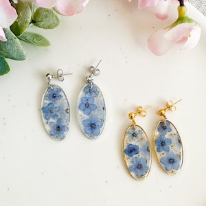 Flower pendant earrings, epoxy resin earrings, handcrafted silver earrings, small dried flower earrings, forget-me-not