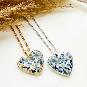 Heart necklace with small dried heather flowers, Resin necklace with flowers, Heart pendant necklace, Valentine&#39;s Day necklace, Resin jewelry