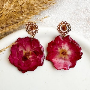 Women&#39;s Red Rose Flower Drop Earrings, Gold Filigree Earrings, Floral Resin Earrings, Resin Jewelry, Gift Idea