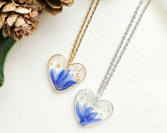 Women's blue dried flower necklace, Resin necklace with cornflower blue flowers, Heart necklace, Real flower jewelry, Resin jewelry