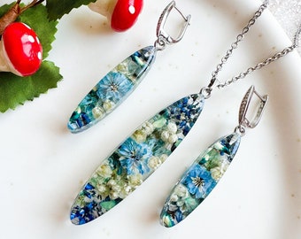 Epoxy resin necklace and earrings with blue and white dried flowers, Zircon earrings, Handmade jewelry, Christmas gifts