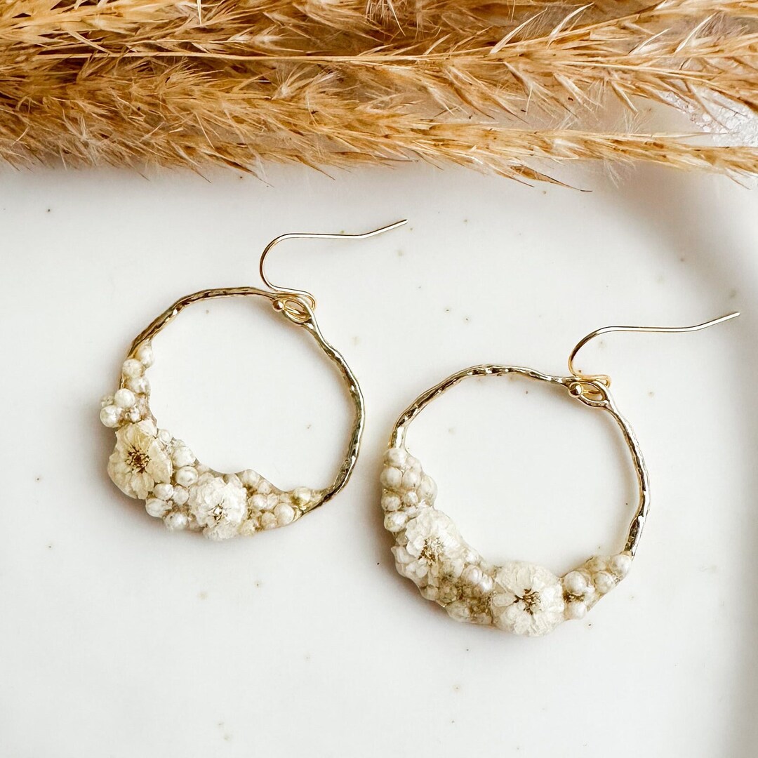 Boucles D'Oreilles Clous Fleurs Acrylique Blanches Boho – Élégantes Fleurs De Mariage Pour Femmes Et Filles