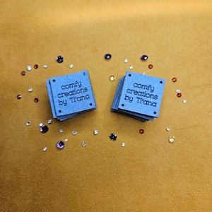 Bellissime etichette personalizzate in finta pelle. Etichette per abbigliamento. Etichette in pelle personalizzate. Etichette per indumenti. Etichette con o senza fori. Etichette quadrate