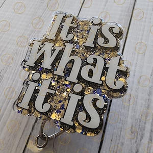 Het is wat het is: badgehaspel, badgehouder, winkelmedewerker, gezondheidswerker, glitterbadge