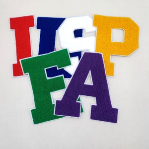 NOVAS CORES Fundo BRANCO Letras grandes de chenille de 8 polegadas com fundo branco: escolha sua letra/cor