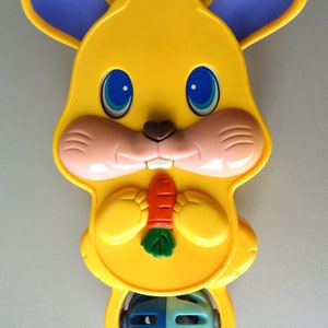 Vintage pull string musical toy rabbit rare collectibles crib yellow music box seventies peek-a-boo baby soother retro collectable