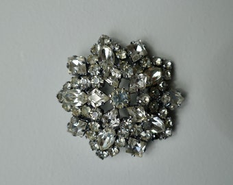 Brooch cut glass crystals Rhinestones silver color art classic shape 1980s vintage custome jewelry