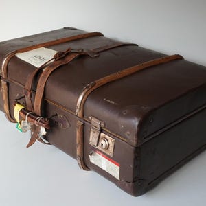 Selten gesehen komplett Vulkanfiber Koffer Vintage Reise nostalgisch Koffer home Deko Holz Einfassungen, Lederband, Schlüssel, kakaobraun