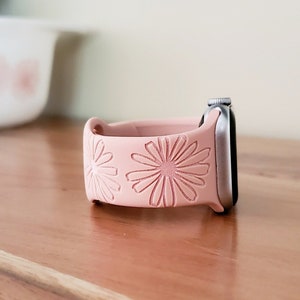 Pyrex Pink Daisy inspiriertes graviertes Silikonarmband