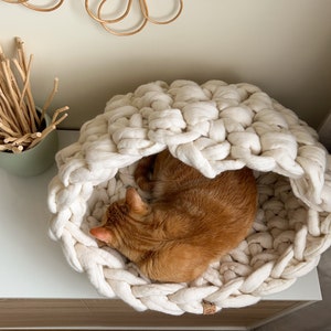 White natural wool cat house, Thick knitted bedding for indoor cats, Soft and modern cat cave, Chunky woven cat bed, Ecological cat bed image 7