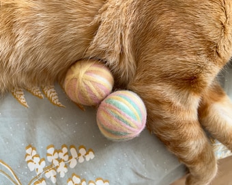 Felt balls set with catnip, Handmade wool balls for cats, Ideal toy for indoor cats, Cat bouncy wool balls in different sizes