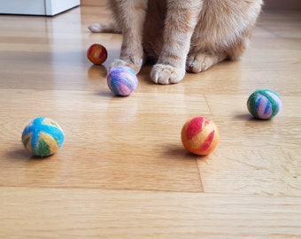 Cat gift toys, Balls with optional catnip for cats , Multicolored balls to give to your kitten, Eco friendly cat toy, Funny birthday present