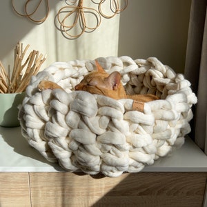 White natural wool cat house, Thick knitted bedding for indoor cats, Soft and modern cat cave, Chunky woven cat bed, Ecological cat bed image 9
