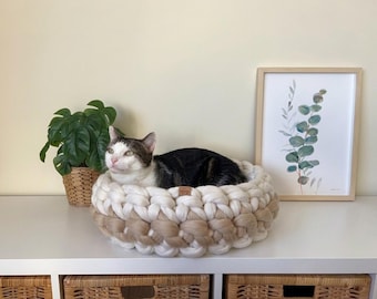 Beige chunky knit cat bed | Merino wool cat basket | Natural cat bed | Scandinavian cat bed | Cozy cat nest