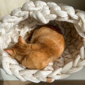 White natural wool cat house, Thick knitted bedding for indoor cats, Soft and modern cat cave, Chunky woven cat bed, Ecological cat bed image 5