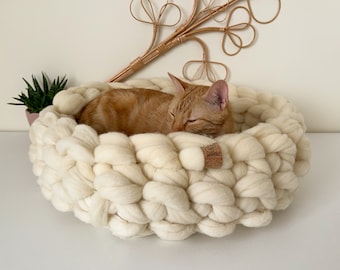 Natural merino wool pet bed, knit kitten bed, Gift away this soft ecological, bed basket for cats, Eco-friendly cat bed, Wool basket for cat