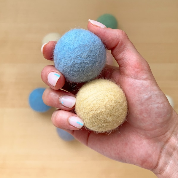 Felted balls with rattle for cats, Set of wool balls with sound for kittens, Ecological felt balls for cats, Large ball of wool for cats